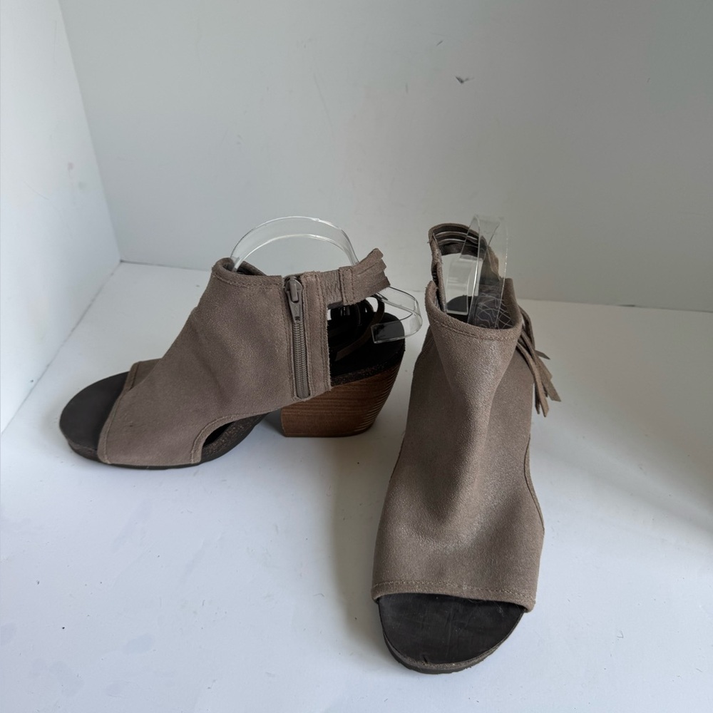 OTBT Free Spirit Fringed Tan Suede Chunky Heeled Sandals Womens Size 10 - Picture 13 of 16